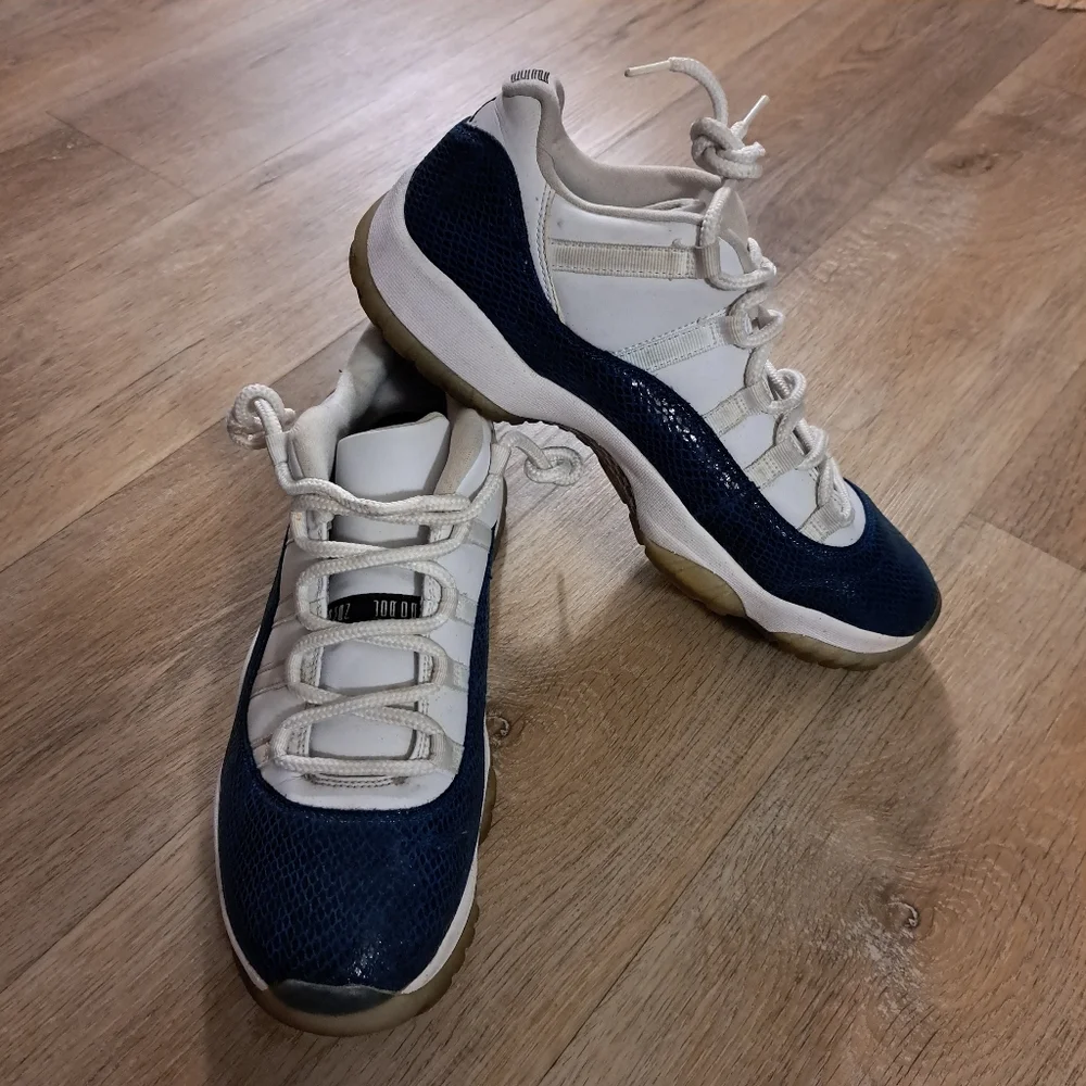 Jordan Navy and White Low-Top Sneakers Men's Size 11